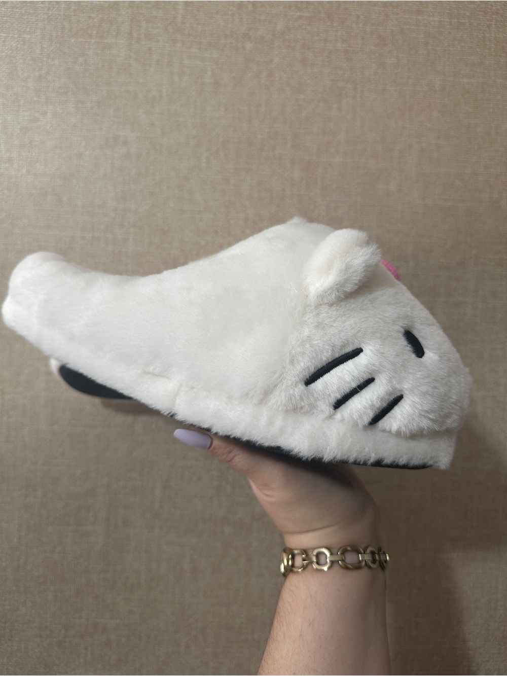 Hello Kitty Slippers - Picture 2 of 6